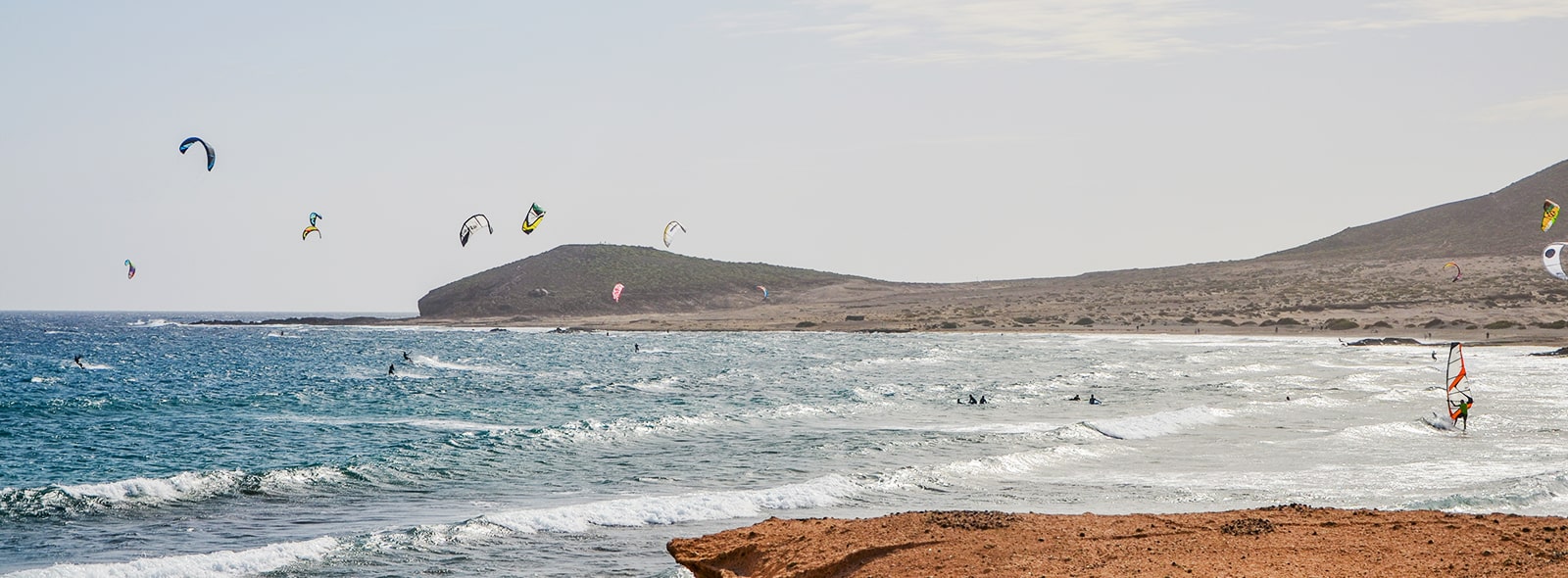 Partez rider-sur-l'un des plus beaux spots de kitesurf et de windsurf aux Canaries à Tenerife !