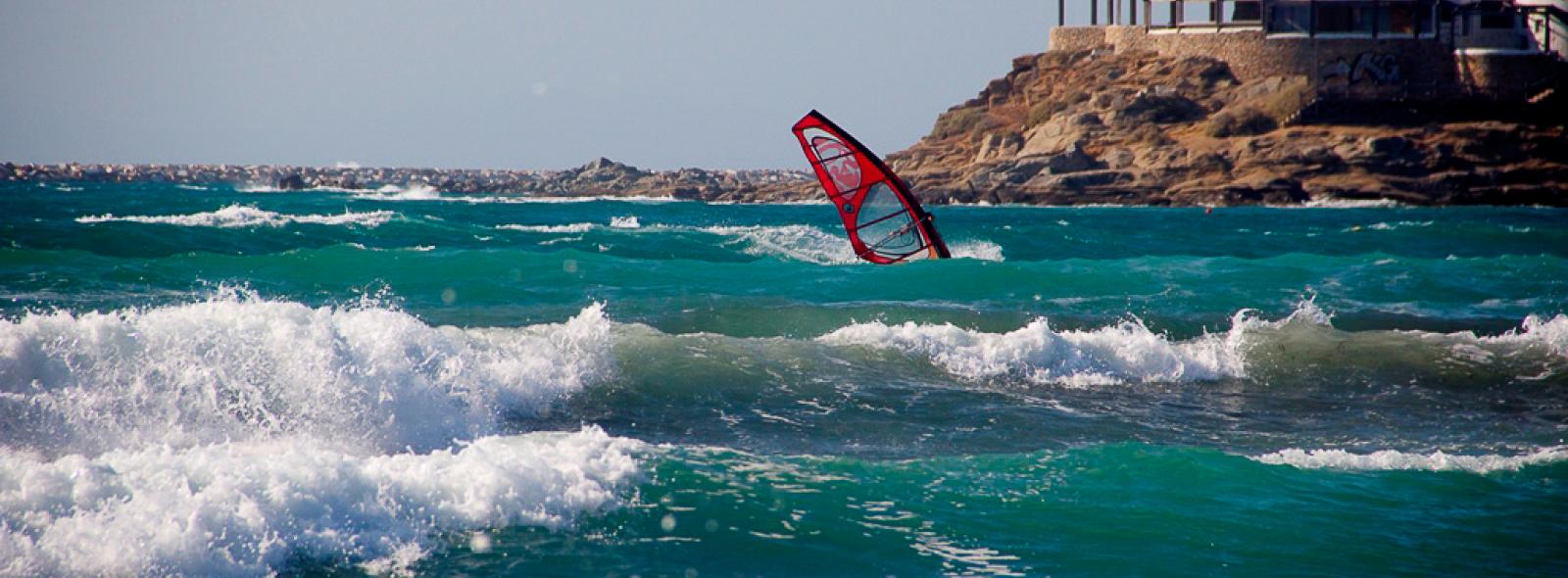 Partez faire du windsurf en Grèce, à Naxos, sur le spot de Saint Georges, au centre Flisvos surf center 4
