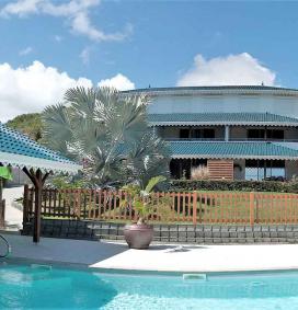 Piscine du makaré lagoon club à deux pas du spot du Vauclin en martinique dans les Antilles 