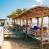 terrasse du restaurant donnant sur la plage au Jaguaribe Lodge à Pontal de Maceio