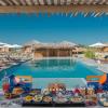 petit-déjeuner buffet servi auprès de la piscine au Jaguaribe Lodge à Pontal de Maceio
