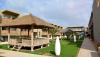 Allée principale de l'hotel Oasis Atlantico Salinas au spot de santa maria au Cap vert