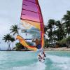 windsurfeur en pleine action a Ste Anne Guadeloupe avec Fun Kite Academy