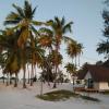 bungalows et plage du Cristal Resort à Paje au coucher du soleil