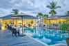 Terrasse de l'hôtel La Plantation aux Antilles, à Saint Martin, sur les spots de Galion Beach et Orient Bay