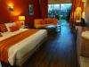 chambre avec lit double de l'hotel palm court à saint martin aux antilles