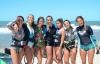 Equipe de fille en cours de kitesurf sur le spot de Parajuru au Brésil