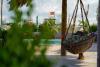 Espace chill avec hamac à l'hôtel Mare Alta sur le spot de kitesurf de Parajuru au Brésil