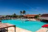 Piscine et espace détente à l'hotel Vila Jardim sur le spot de Parajuru au Brésil