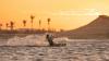 Kitesurfeuse au coucher de soleil sur le spot de Taïba au Brésil