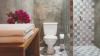 Toilettes et douche dans la poussada Line Up Surfhouse à Taîba au Brésil