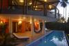 Piscine vue de nuit 2 T Tree House à Tibau do Sul au Brésil