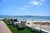 Terrasse et chill out hotel Ouril Agueda sur le spot de Boa Vista au Cap Vert