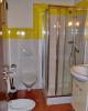 Salle de bain d'un appartement simple au Porto Antiguo à Sal au Cap Vert