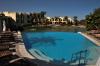 Piscine de l’hôtel Dawar avec en contrebas la plage à El Gouna