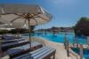 Espace transat autour de la piscine de l’hôtel Sultan Bey à El Gouna en Egypte