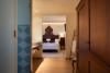 Entree de la chambre de l'hotel Can Dispes a Rosas en Espagne