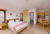 Studio 2 avec chambre, salle de bain et cuisine de l’hôtel Old Sophia à deux pas du spot Karpathos en Grèce
