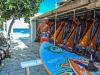 Partir en Grèce, à Naxos, sur le spot de Saint Georges, au centre Flisvos surf center 1