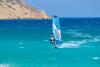 Windsurfeur en navigation sur le spot de Palekastro avec le Gone Surfing Center