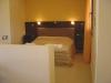 Chambre avec lit double a hotel aktis villas a palekastro spot windsurf en Grece