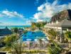 vue piscine de l'hotel saint regis a l'ile maurice