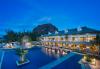 piscine et vue de l'hotel saint regis a l'ile maurice