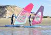 Apprentissage en windsurf devant le centre Freak Windsurf à Dakhla au Maroc