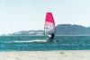 Navigation en windsurf devant le centre Freak Windsurf à Dakhla au Maroc