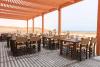 Terrasse du restaurant de l'ecolodge la Tour d'Eole sur le spot de Dakhla Turtle Bay au Maroc