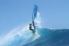 Windsurfeur sur la vague de One Eye sur le spot du Morne à Maurice
