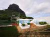 Piscine et terrain de tennis au Pik Pik au Morne sur l'île Maurice