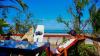 Terrasse extérieure du centre kitesurf Osmosis sur le spot de Anse la raie a Rodrigues