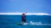 kitesurfeuse en navigation avec le centre kitesurf Osmosis sur le spot de Anse la raie a Rodrigues