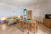 Espace salon dans appartement Resort Santa Maria en Sicile sur le spot kitesurf de Lo Stagnone
