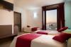 Interieur chambre famille hotel Resort Santa Maria en Sicile sur le spot kitesurf de Lo Stagnone