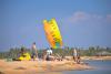Décollage d'une voile sur la plage de Mannar au Sri Lanka