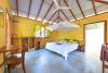Lit double intérieur bungalow de l'hotel Kitesurfing lanka sur le spot de Kalpitiya au Sri Lanka