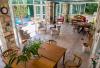 Veranda salle à manger de l'hotel Zeytin à Alaçati en Turquie