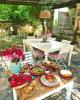 Salle à manger extérieure à l'hotel Zeytin à Alaçati en Turquie
