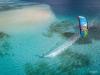 Kitesurfeur vue du ciel sur le spot de Los Roques au Venezuela