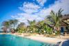 La psicine et l'espace détente avec vue sur la mer aux portes des bungalows au Fun Beach Resort sur le spot de Jambiani à Zanzibar