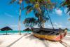 plage avec barque devant l'hôtel Cristal Resort sur le spot de paje à Zanzibar