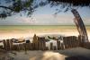 Vue de la plage devant l'hôtel Dhow Inn
