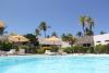 Vue sur la piscine de l'hôtel Dhow Inn