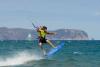 Saut vers la droite en kite ION CLUB Rosas en Espagne