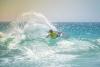 Virage serré sur la vague kitesurf ION CLUB Valdequeros à Tarifa en Espagne