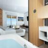 chambre et baignoire les dunes hotel la tranche sur mer fun and fly