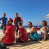 Team d'Horizon Kitesurfing à Kos en Grèce au bord de la plage avec du soleil 