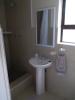 Salle de bain de la chambre 1 de l'hotel Rosie's en Afrique du Sud près de Bloubergstrand
